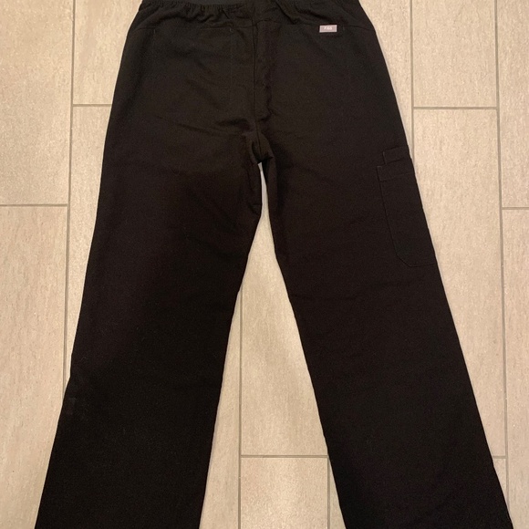 NWOT - FIGS High Waisted Isabel Wide Leg Scrub Pants - Black - Never Worn! - Picture 5 of 8
